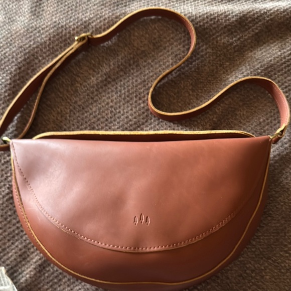 Portland Leather Brown Crossbody Bag with Crescent Shape - Picture 1 of 2